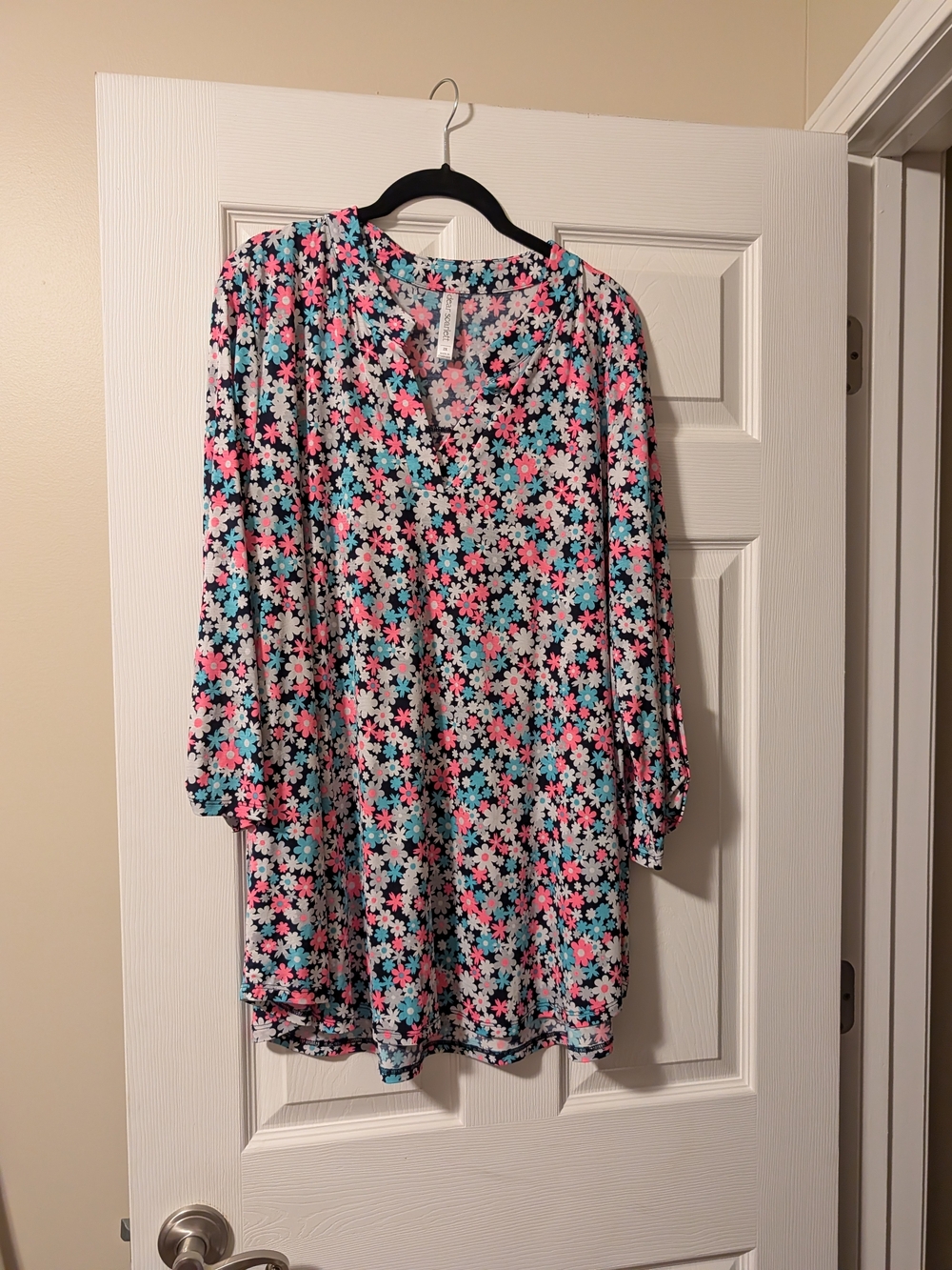 Dear Scarlett Floral Long-Sleeve Tunic Blouse in Pink, Teal & White